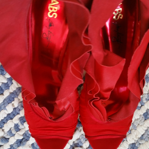 Soft Leather & Satin Shoes NWOT   👀👀 LOOK 👀👀 the color is the perfect Red ❤️ - Picture 6 of 8